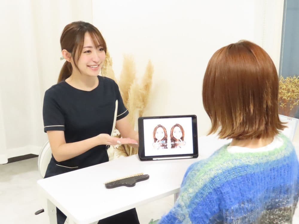 ホワイトニングサロンKiratt 一宮店　スタッフカウンセリング写真