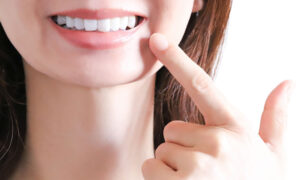 大人になってからの歯科矯正はするべき？矯正のメリットやあなたに合う方法を解説します！