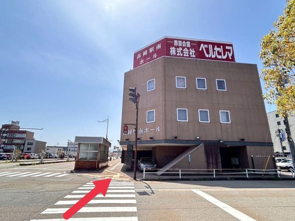 ホワイトニングサロンKiratt 高岡店 電車路線