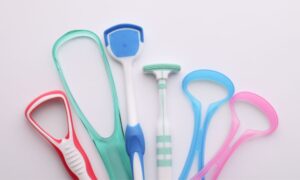 たくさんの種類の舌磨き専用歯ブラシ