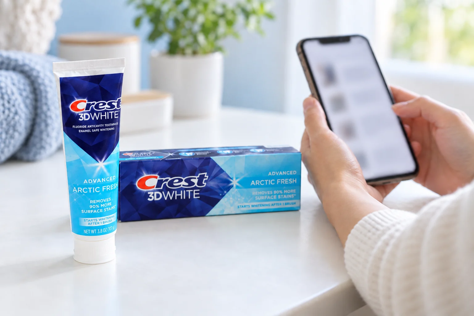 Crestの商品とスマートフォンで情報を確認するイメージ
